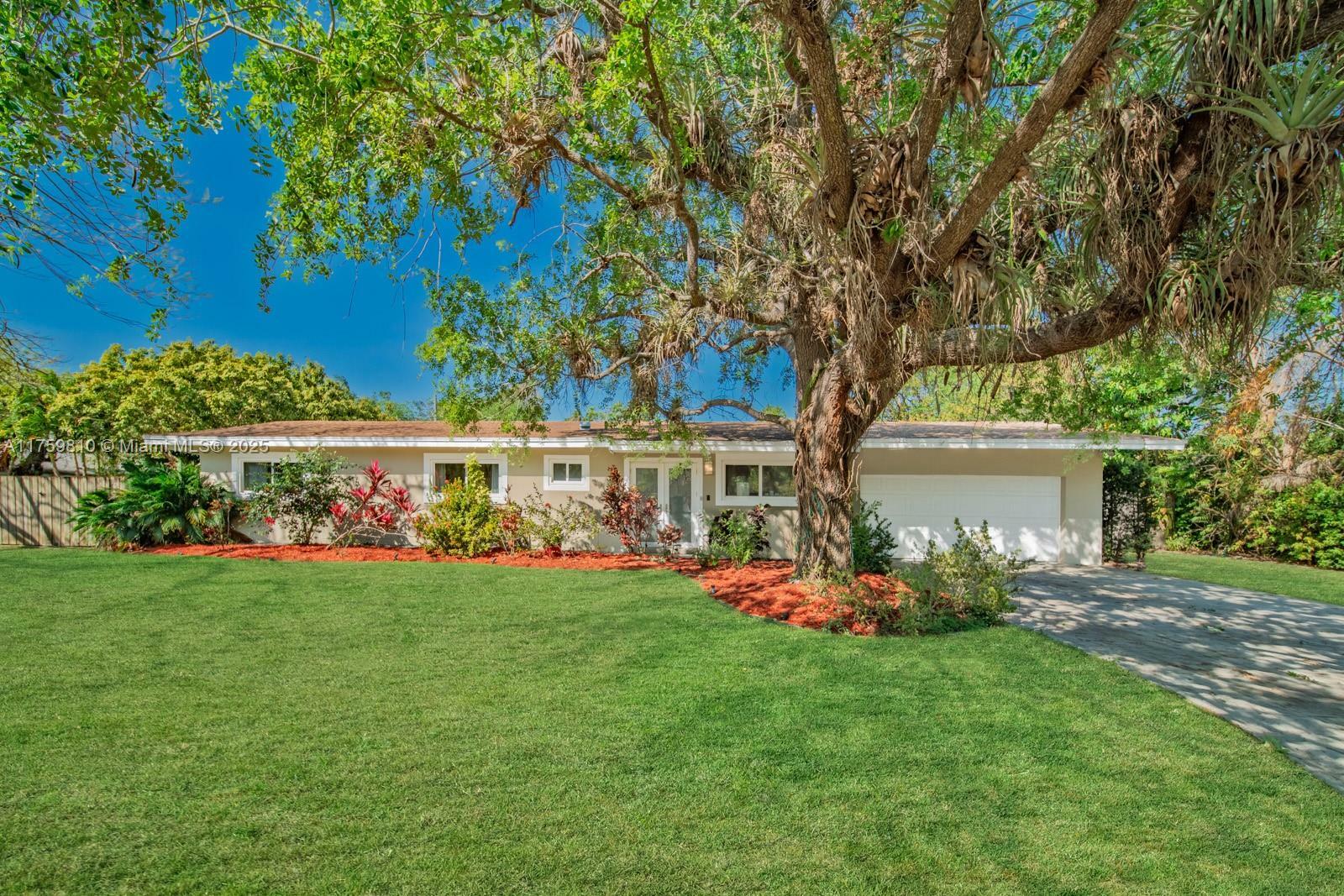 Property Photo: 13700 SW 74th Ct FL 33158