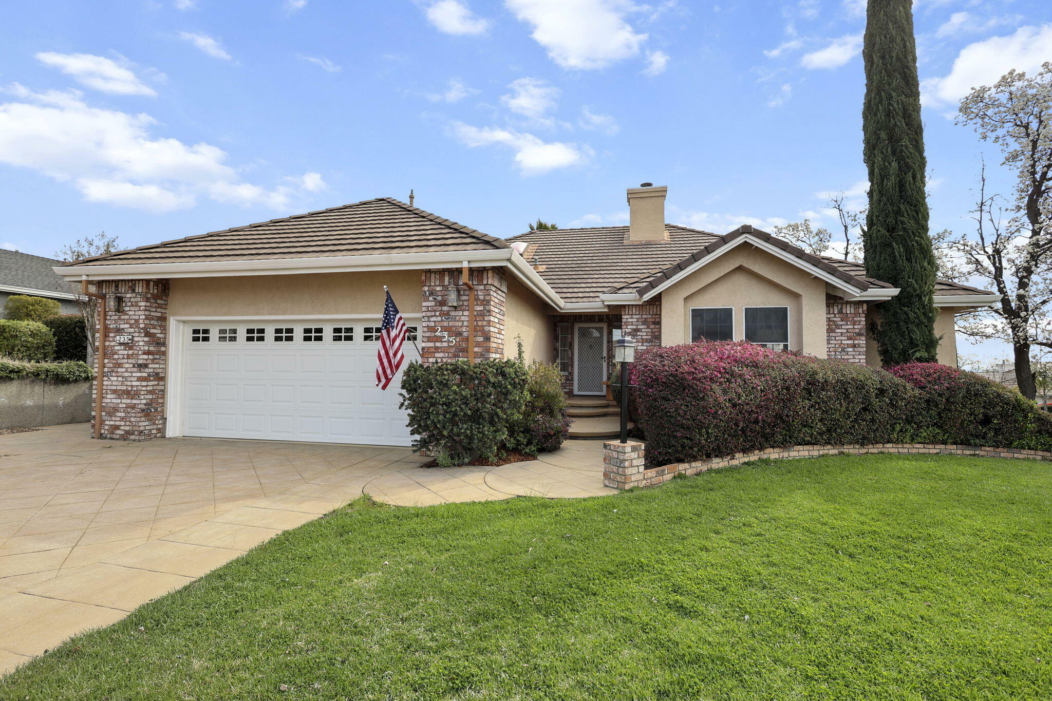 Property Photo:  235 Kingsview Court  CA 96003 