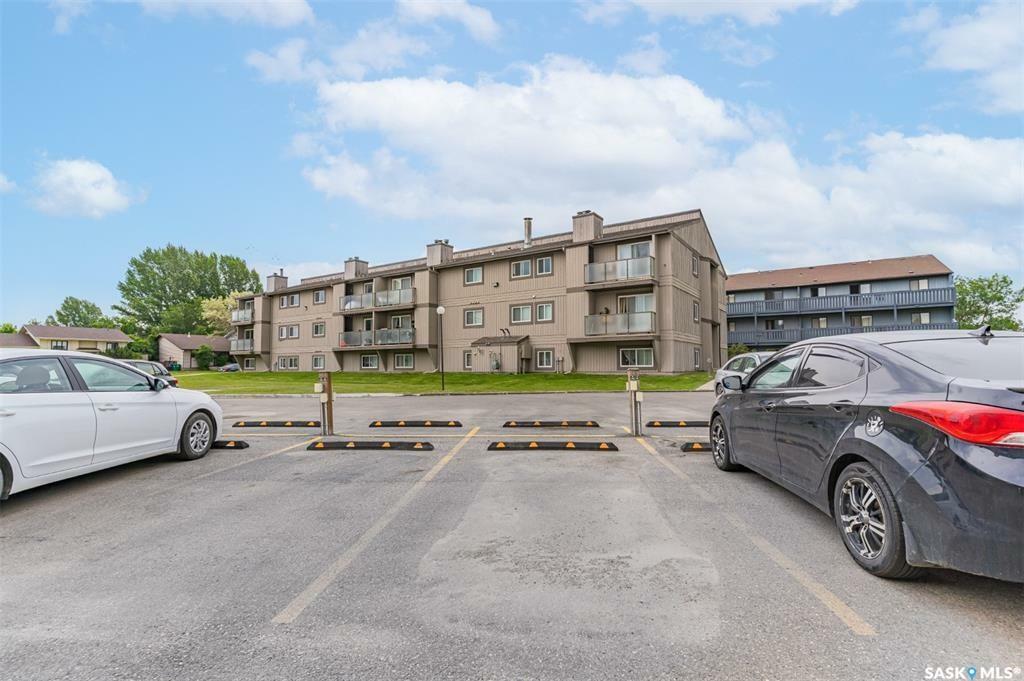 Property Photo:  855 Wollaston Crescent 107  SK S7J 4S1 