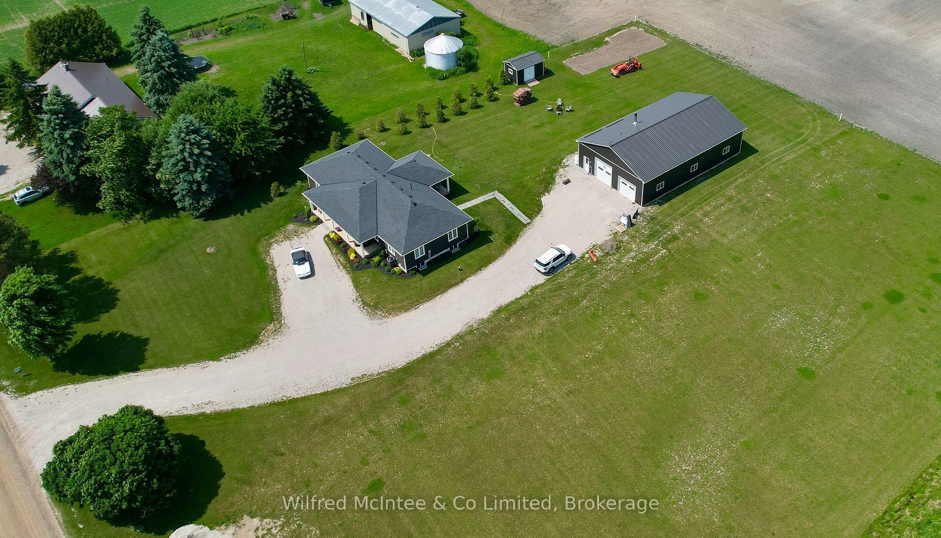 Property Photo: 422 Hayes Lake Avenue ON N0G 2B0