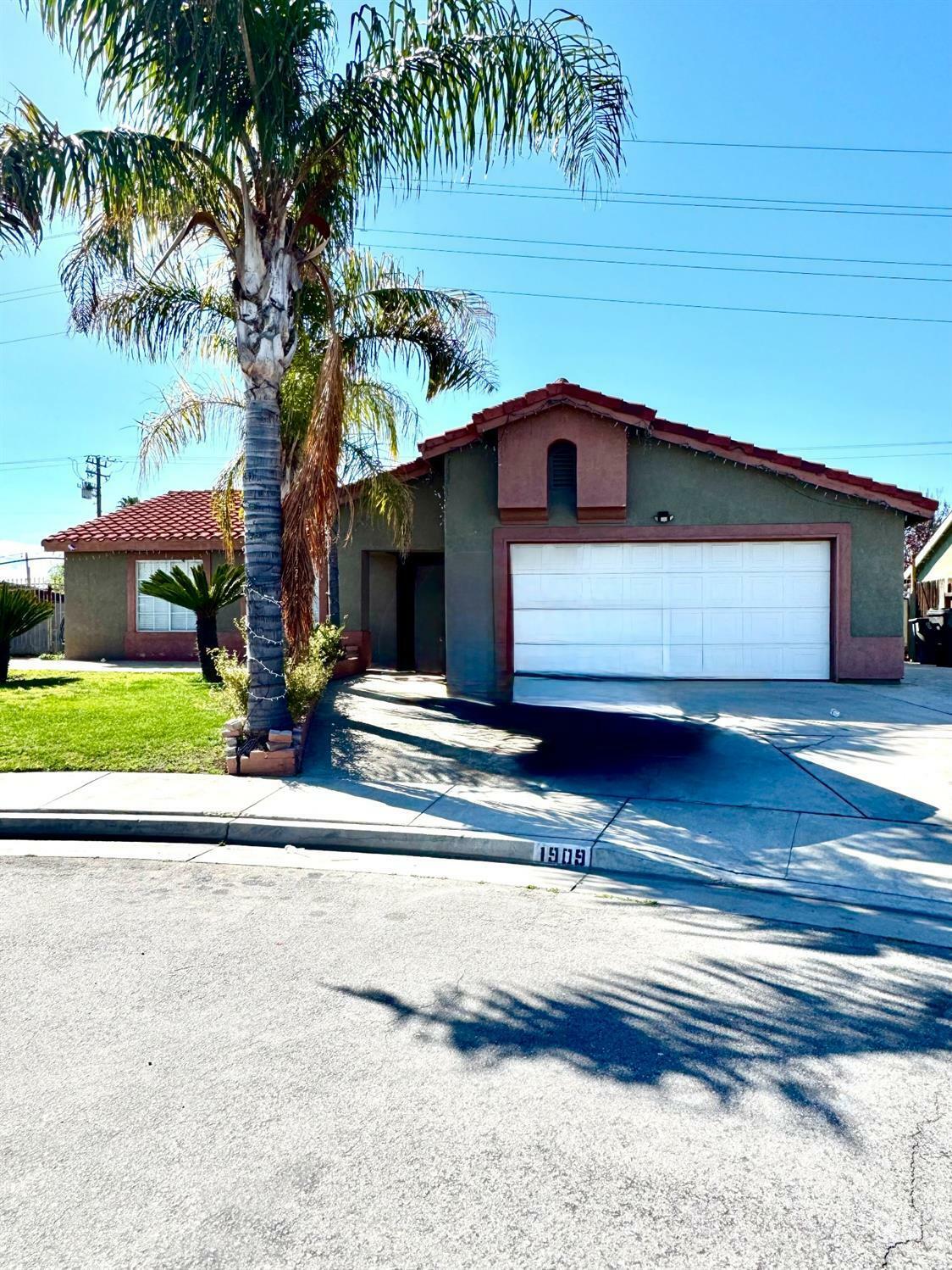 Property Photo:  1909 Fern Tree Court  CA 93304 