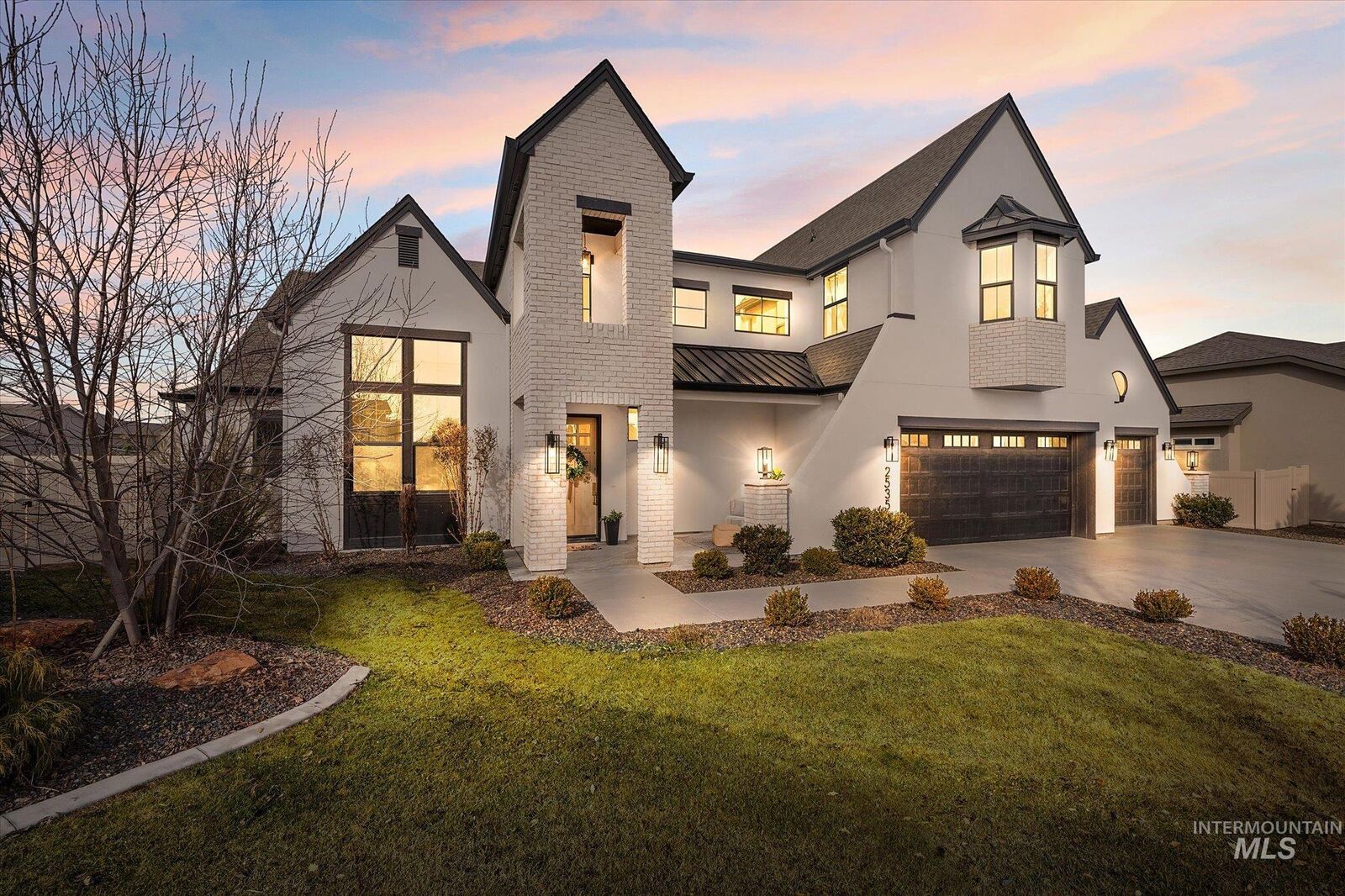 Property Photo:  2535 N Penrose Pl  ID 83669 