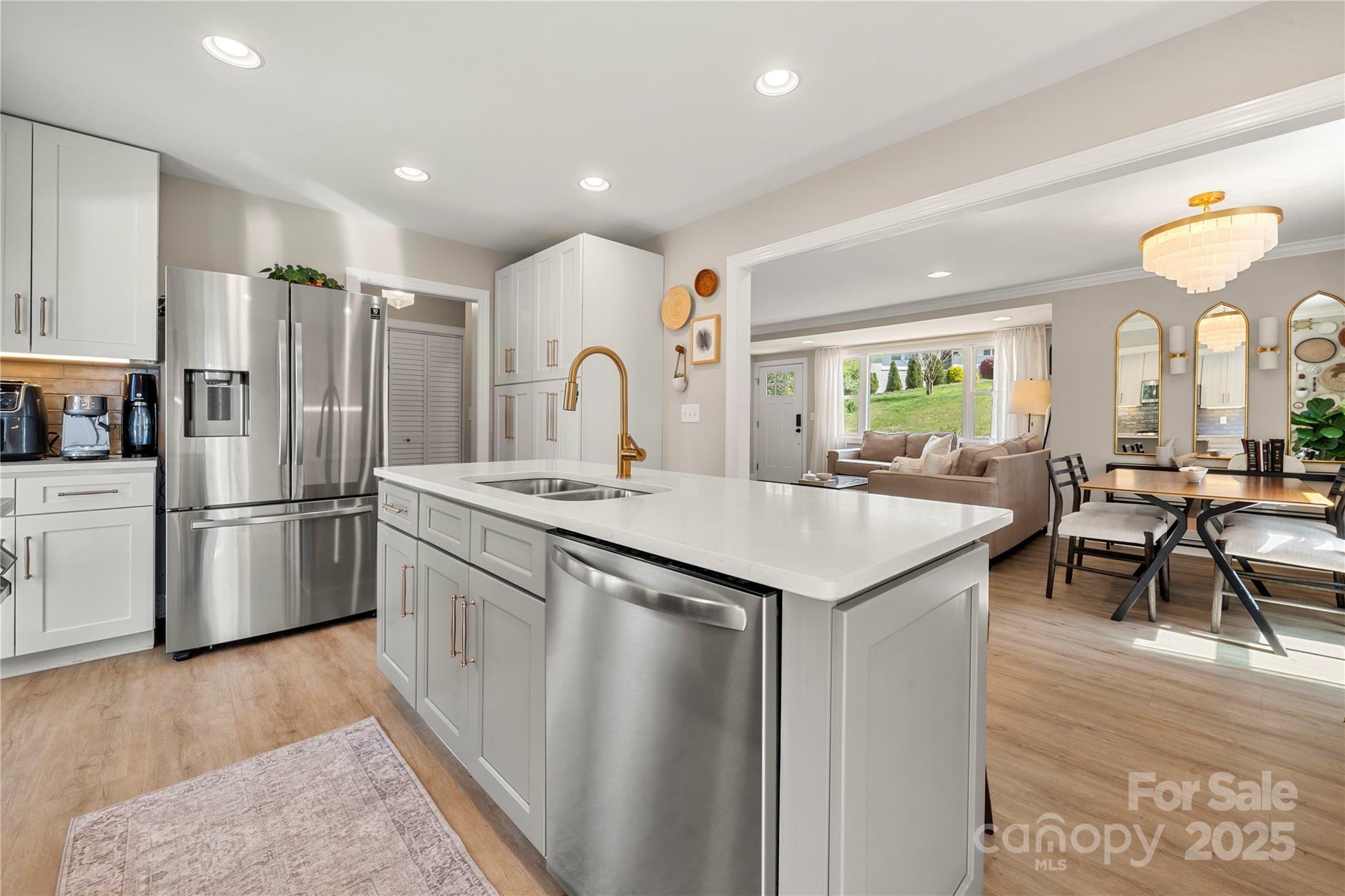 Property Photo: 4820 Valley Stream Road NC 28209