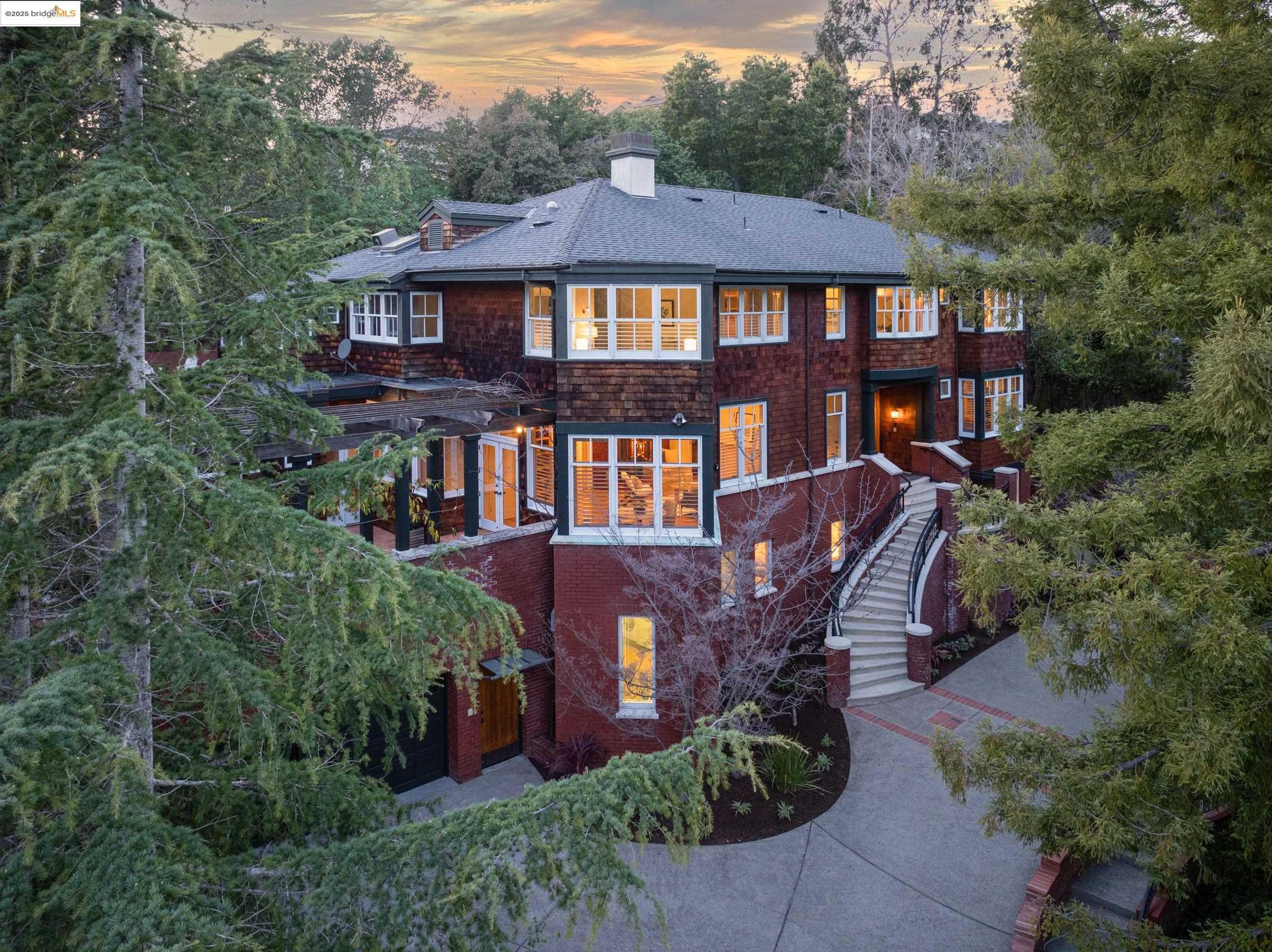 135 Cross Rd  Oakland CA 94618 photo
