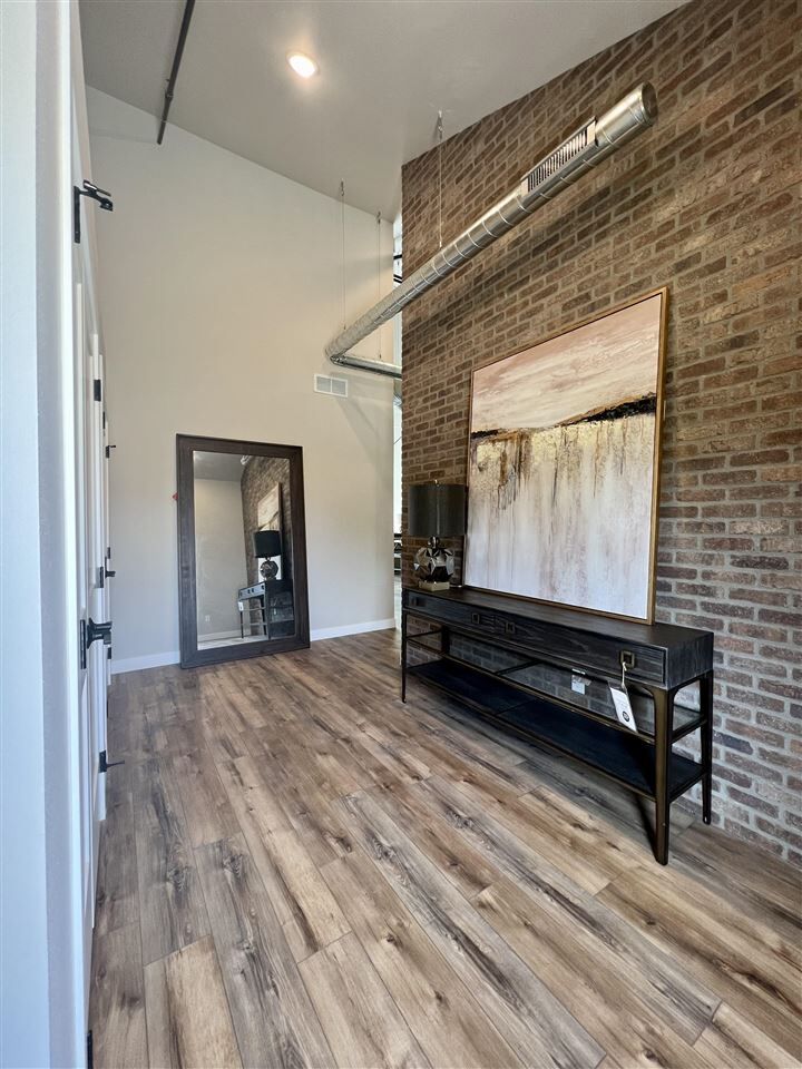 Property Photo: 400 E Main St 5 IA 52333