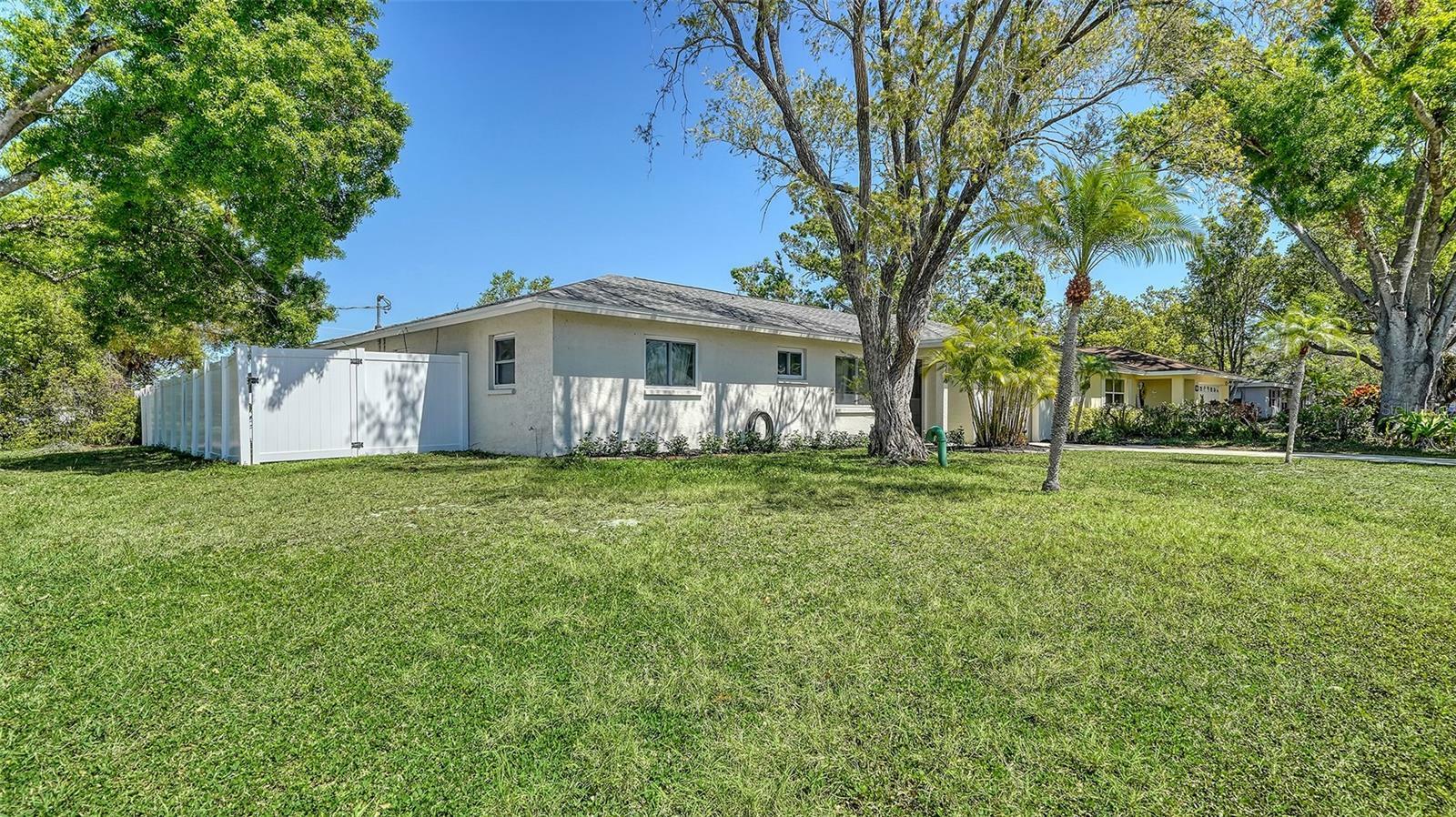 Property Photo:  4205 Ruth Way  FL 34232 