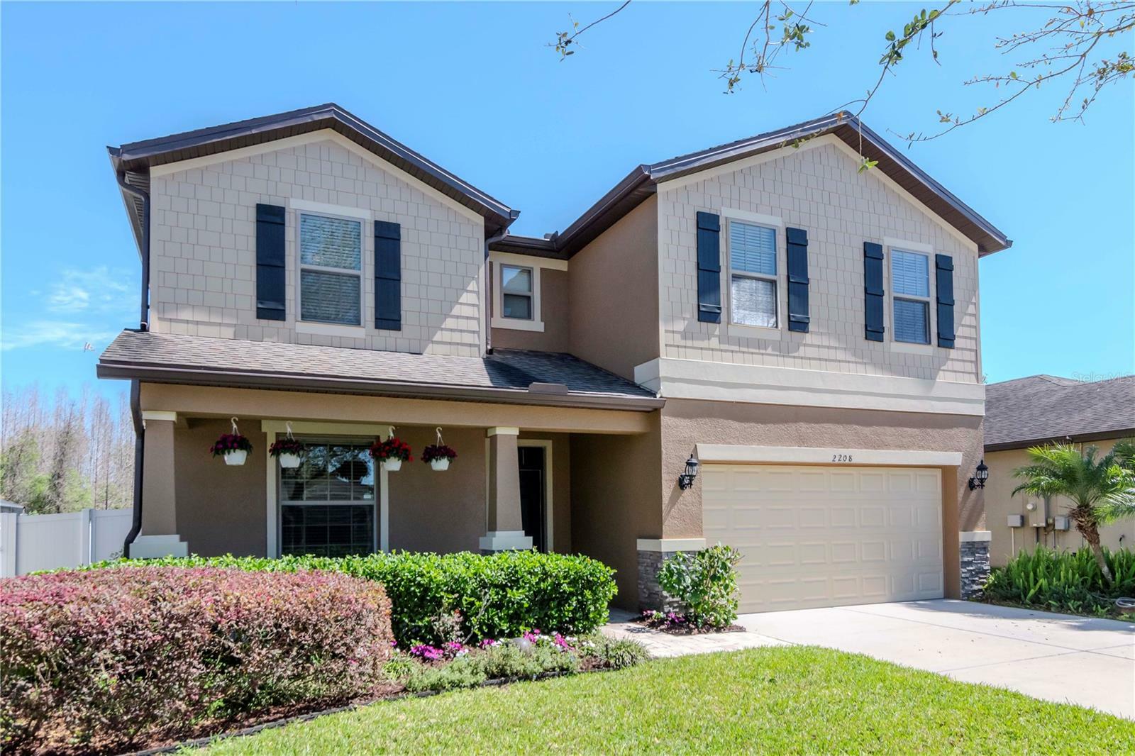 Property Photo: 2208 Landside Drive FL 33594