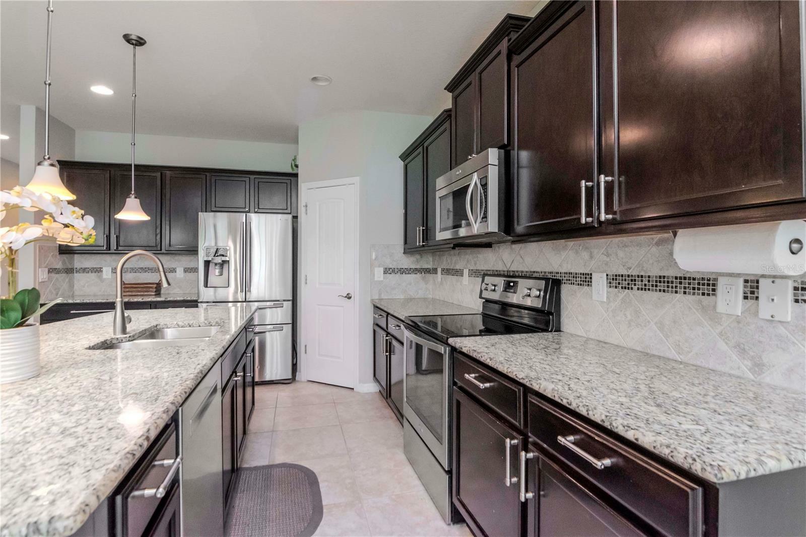 Property Photo: 2208 Landside Drive FL 33594
