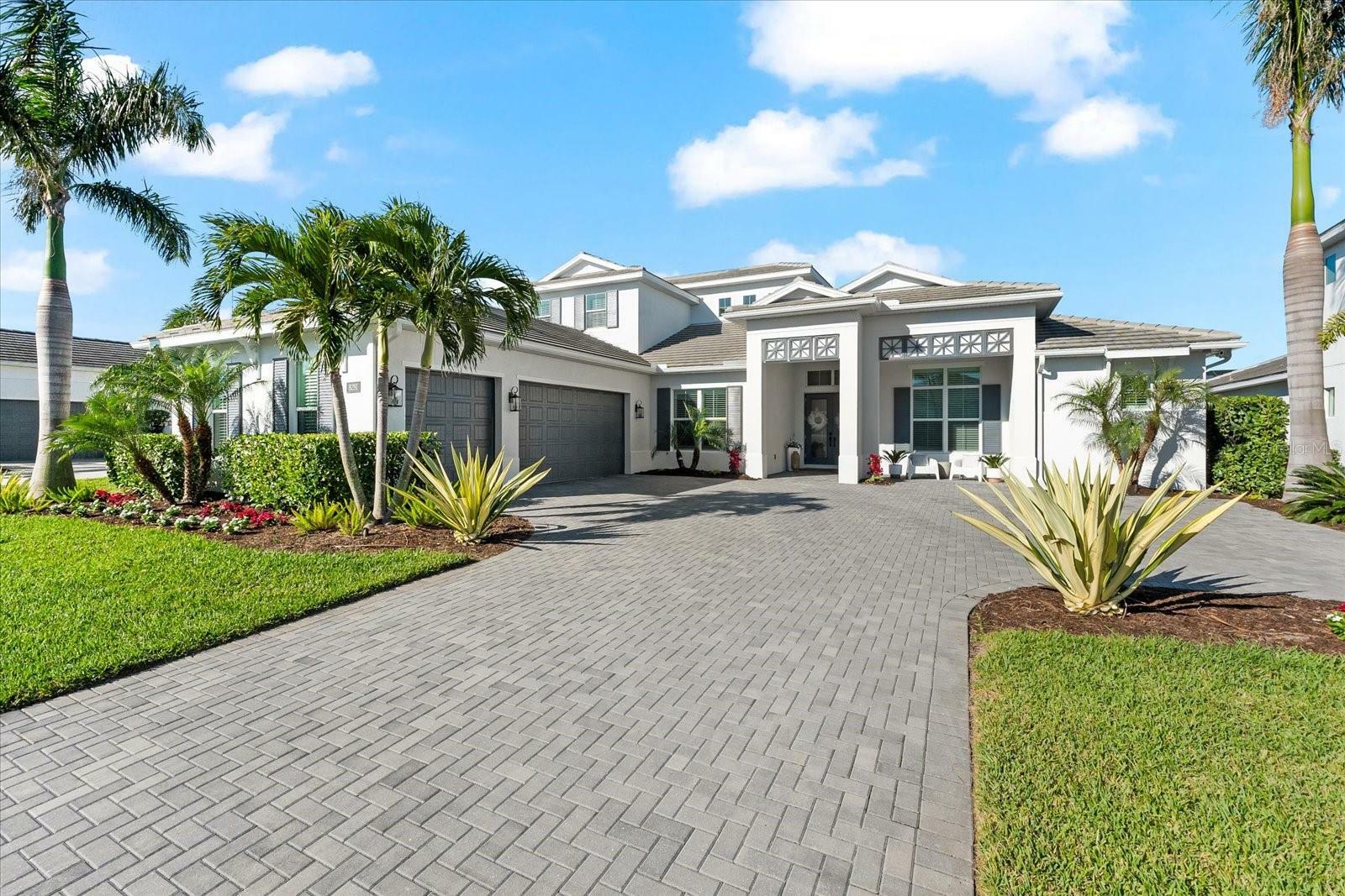Property Photo: 8281 Redonda Loop FL 34202