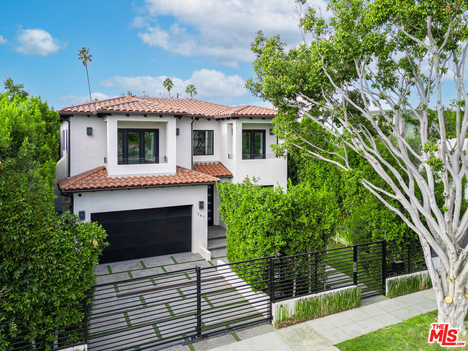 Property Photo:  741 N Vista Street  CA 90046 