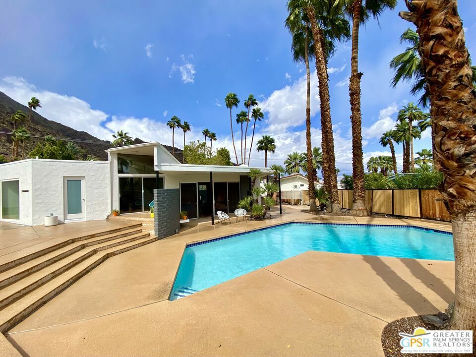 345 W Crestview Drive  Palm Springs CA 92264 photo