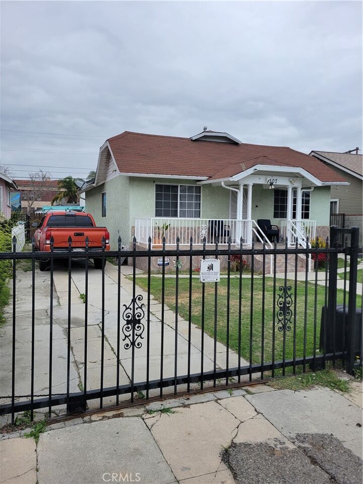 Property Photo:  1307 W 77th Street  CA 90044 