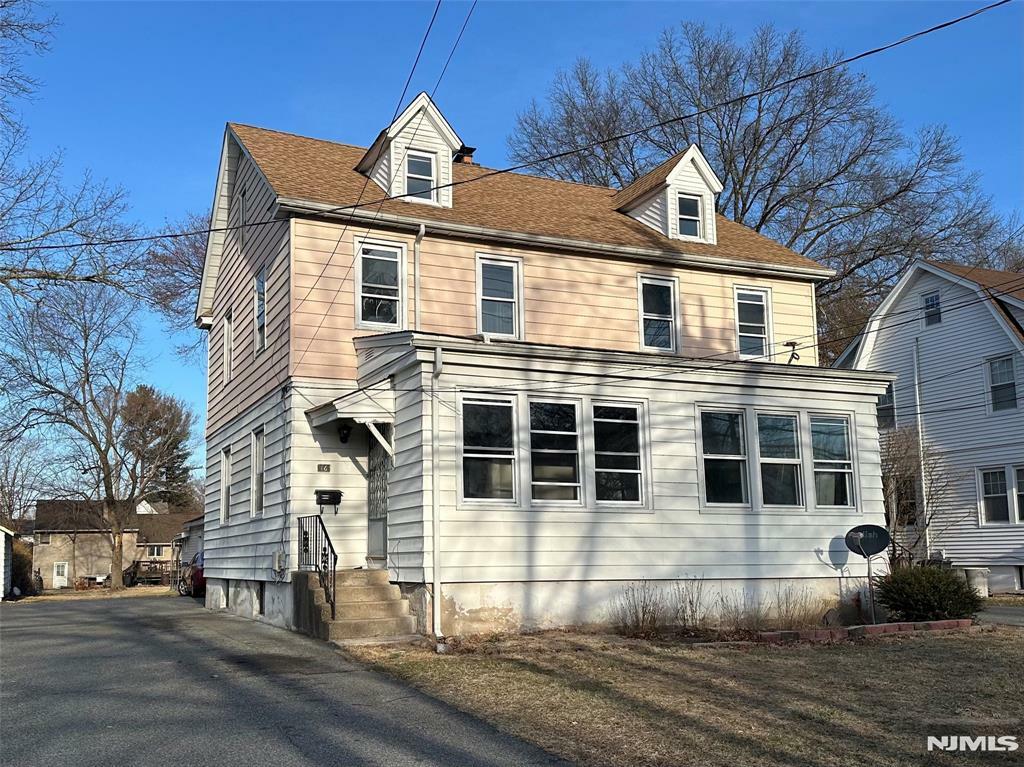 16 Smith Street Left Side â  Waldwick NJ 07463 photo