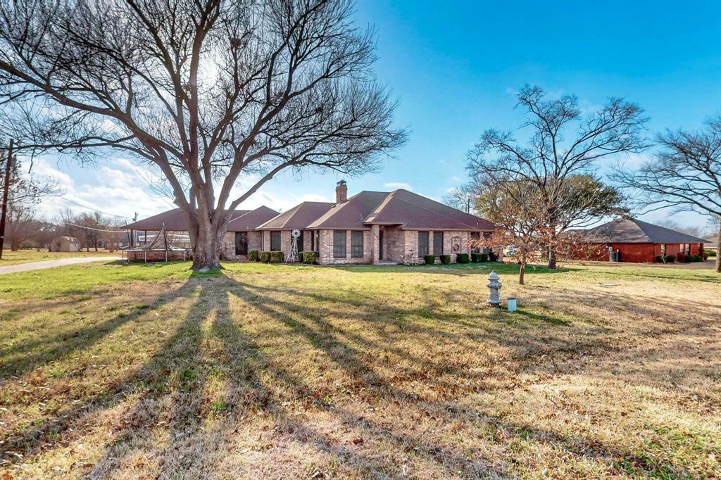 Property Photo: 15526 Brookhollow Circle TX 75126