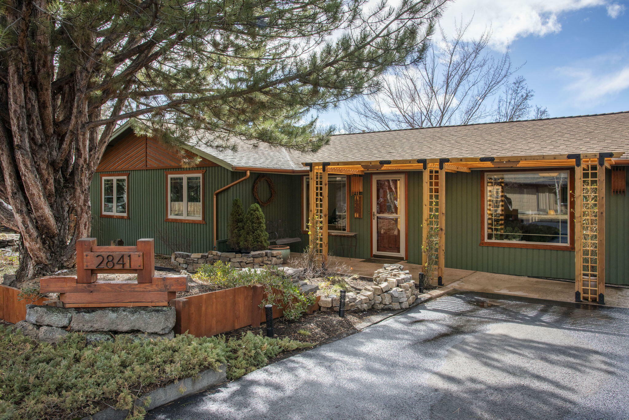 Property Photo: 2841 NE Shepard Road OR 97701