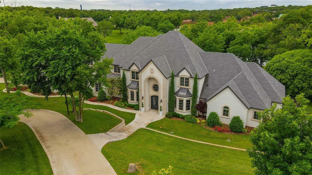 Property Photo: 2747 Walking Woods Trail OK 73049
