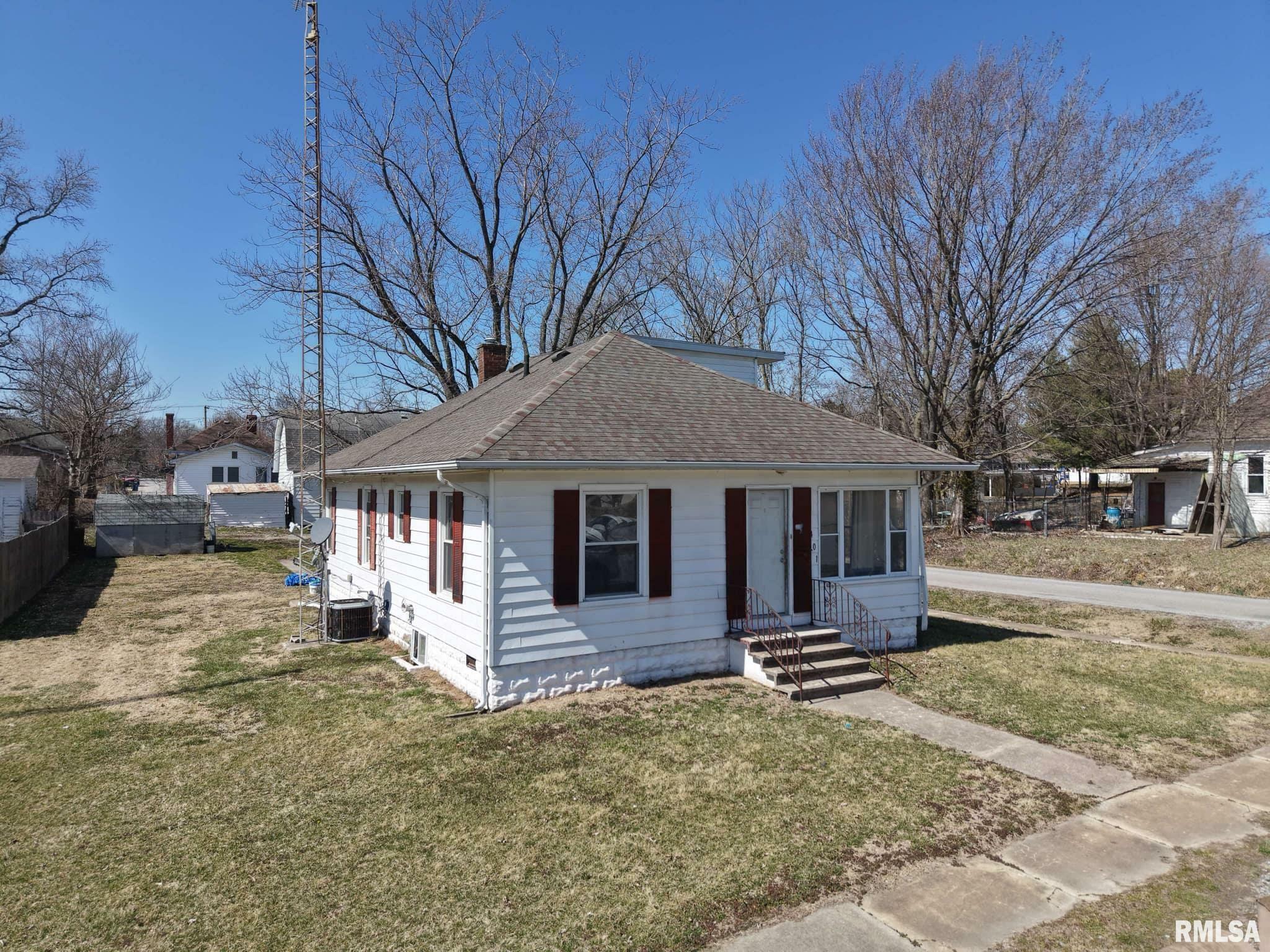 Property Photo:  401 S Emma Street  IL 62822 