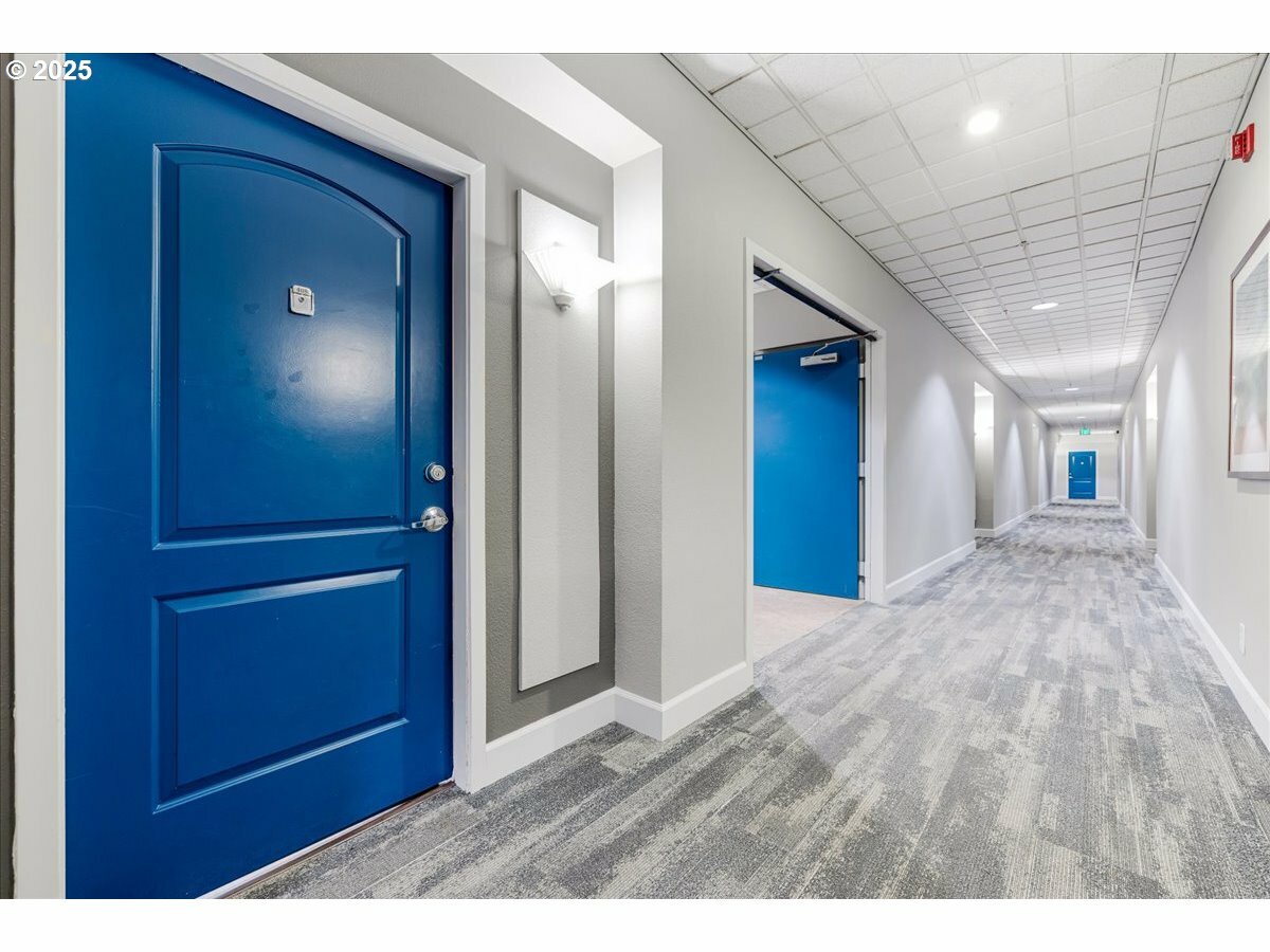 Property Photo: 618 NW 12th Ave 408 OR 97209