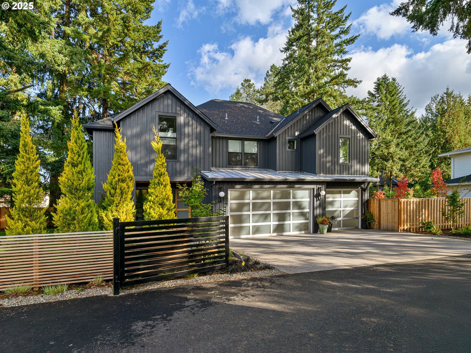 Property Photo: 5650 Lakeview Blvd OR 97035