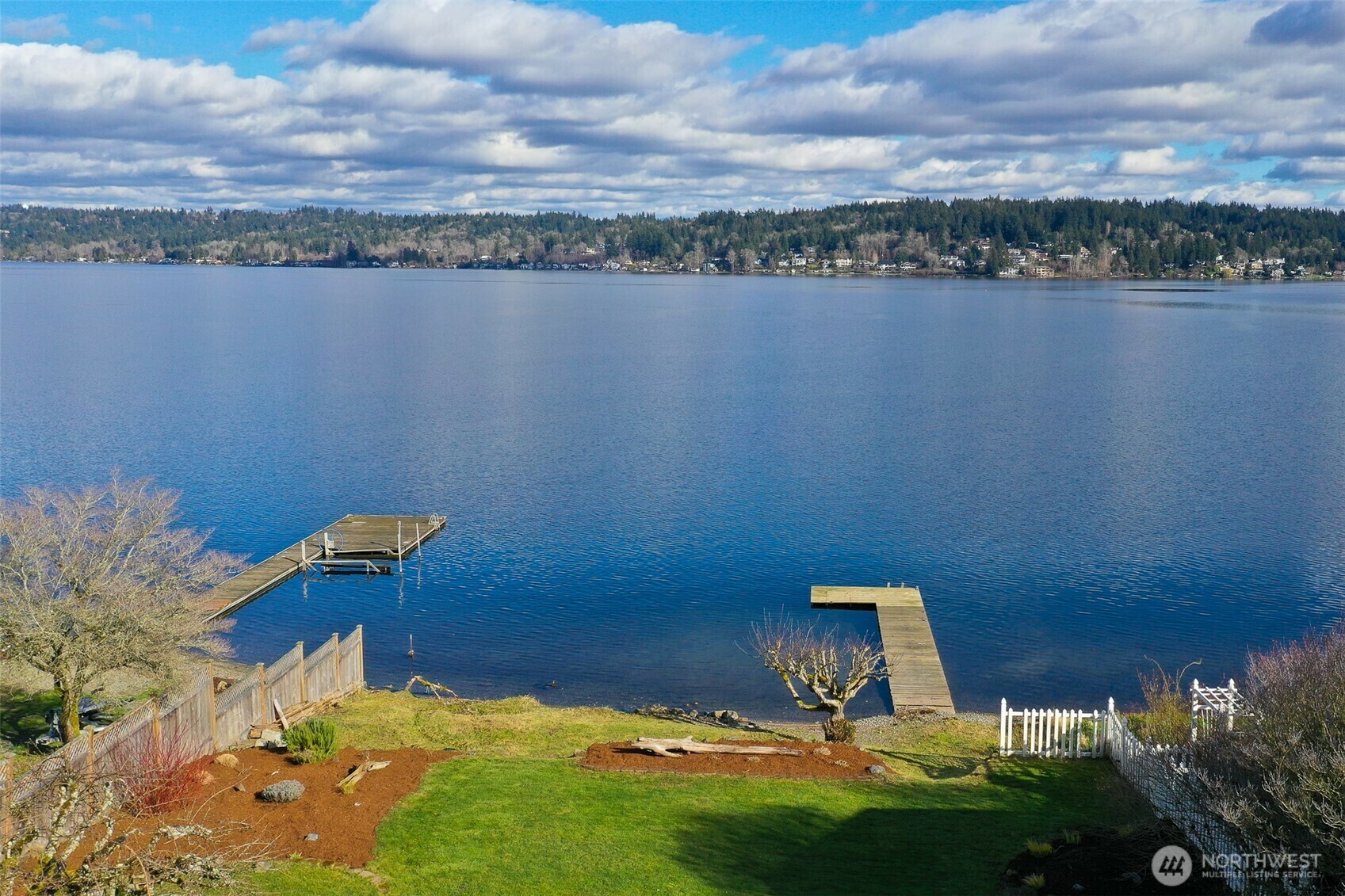 Property Photo:  1818 W Lake Sammamish Parkway SE  WA 98008 