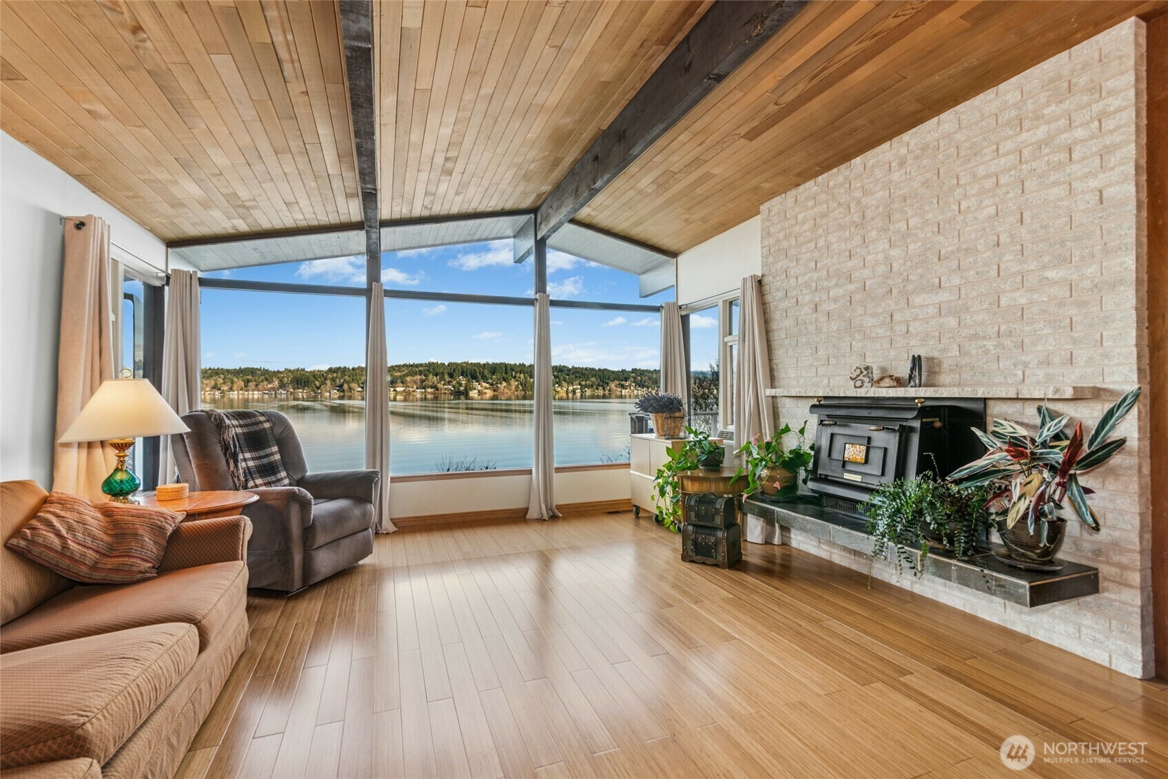 Property Photo: 1818 W Lake Sammamish Parkway SE WA 98008