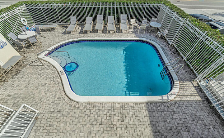 Property Photo:  3915 S Flagler Drive S 310  FL 33405 