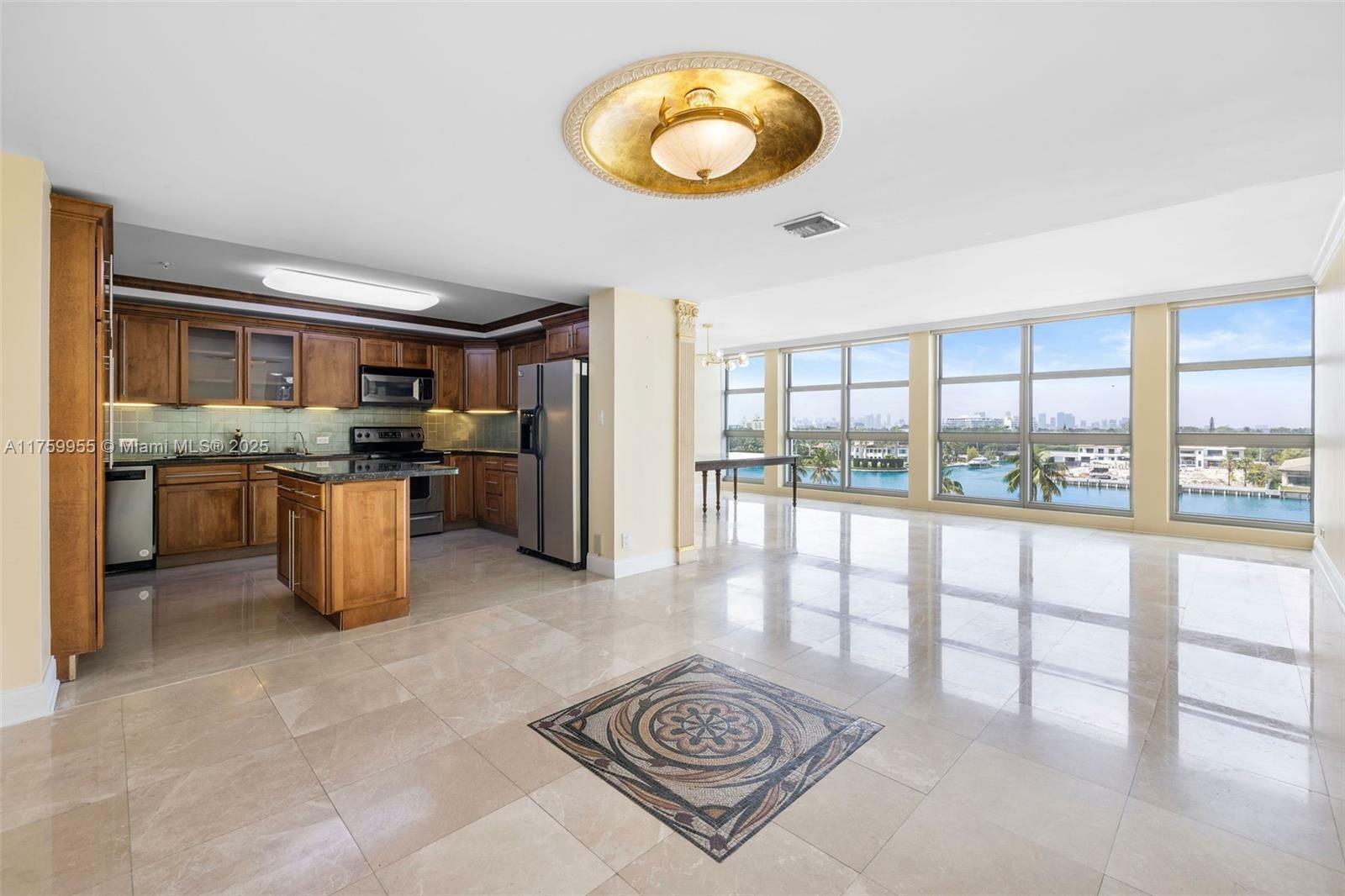 Property Photo:  5055 Collins Ave 6M  FL 33140 