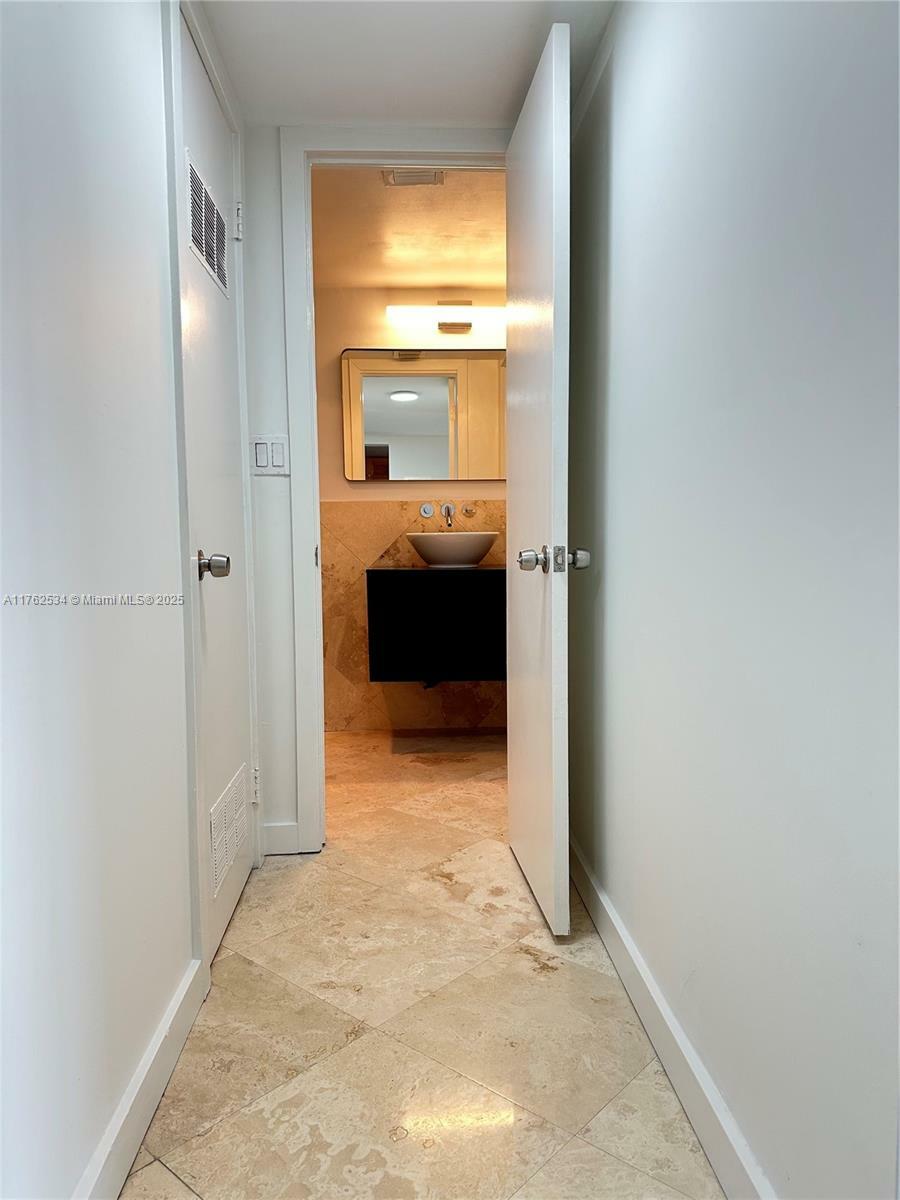 Property Photo:  345 Ocean Dr 1022  FL 33139 