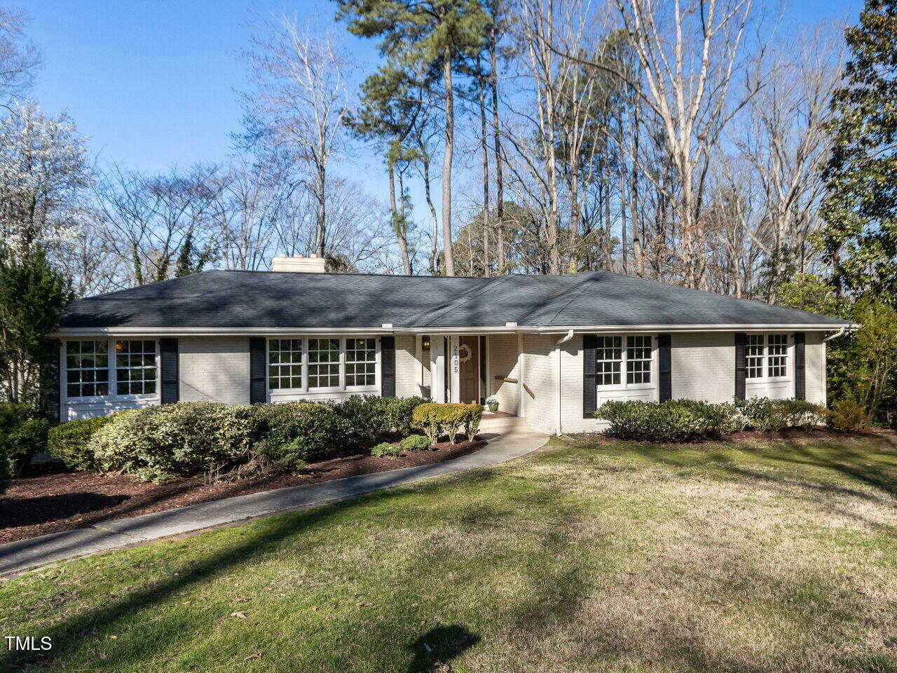 Property Photo: 2105 Barfield Court NC 27612