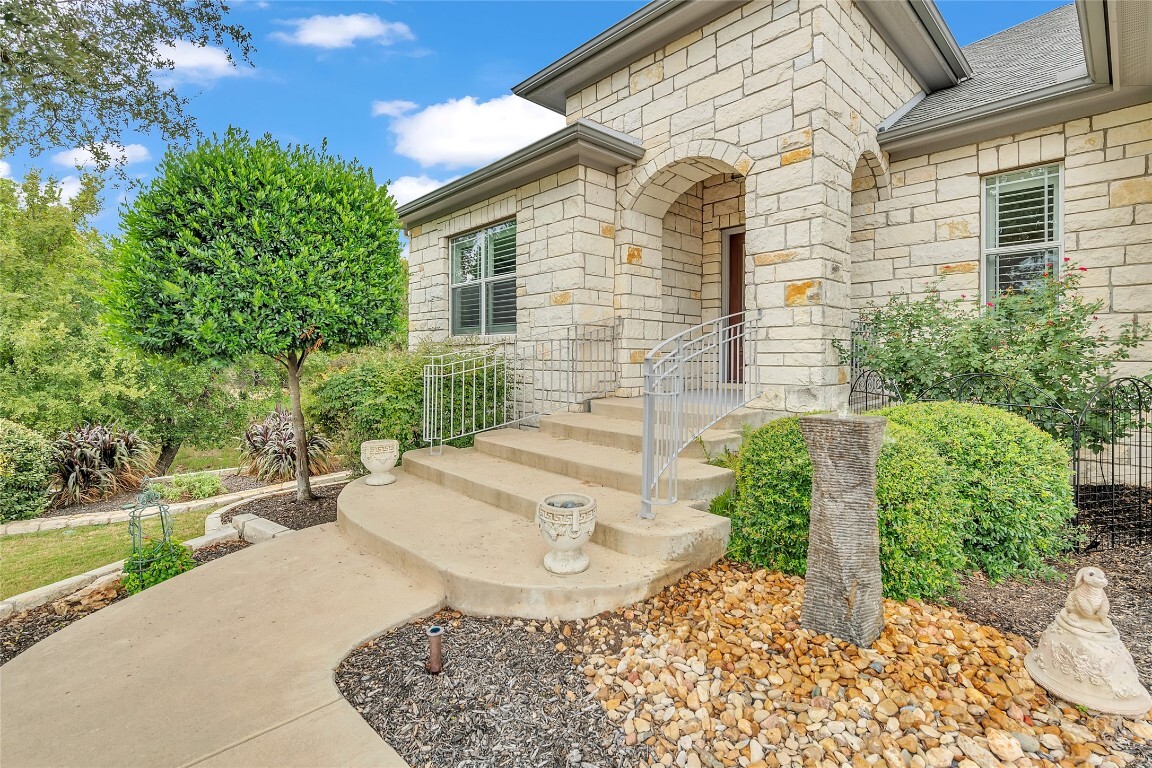 Property Photo: 116 Hacienda Heights Cove TX 78633