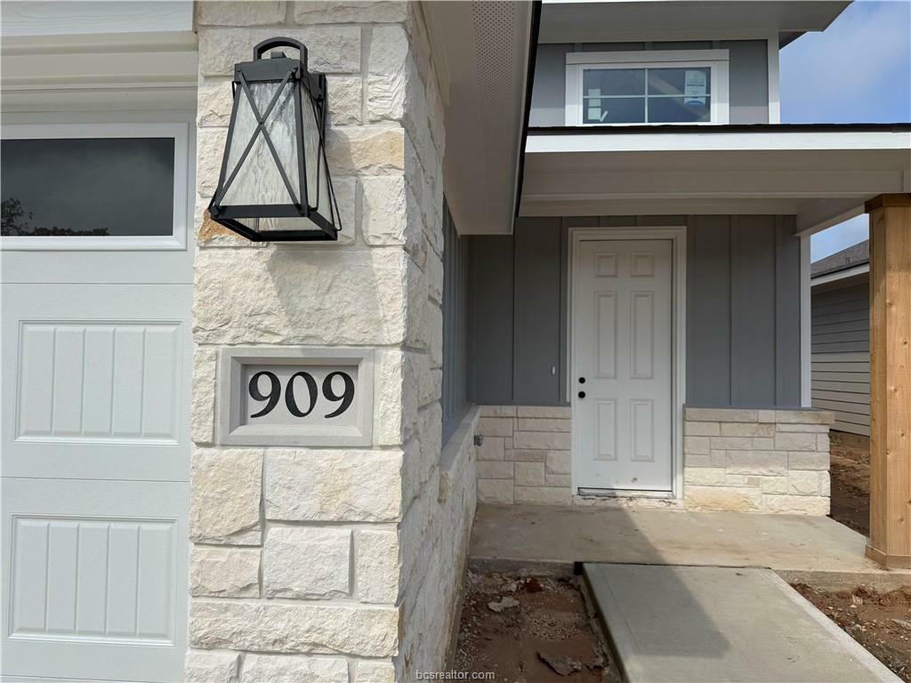 Property Photo: 909 Fork Court TX 77845