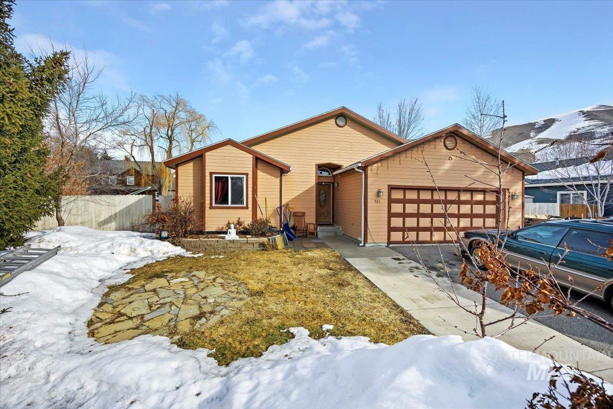 921 Snowflake Dr.  Hailey ID 83333 photo