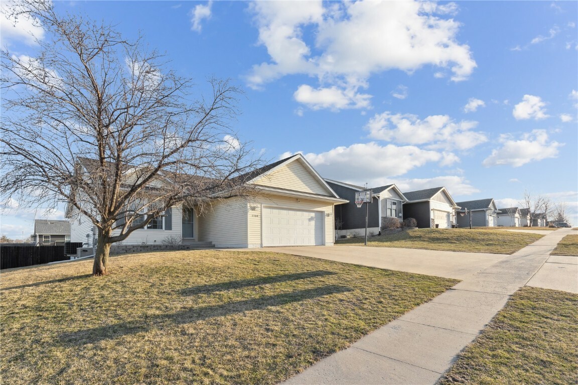 Property Photo: 2700 Navajo Avenue SW IA 52404