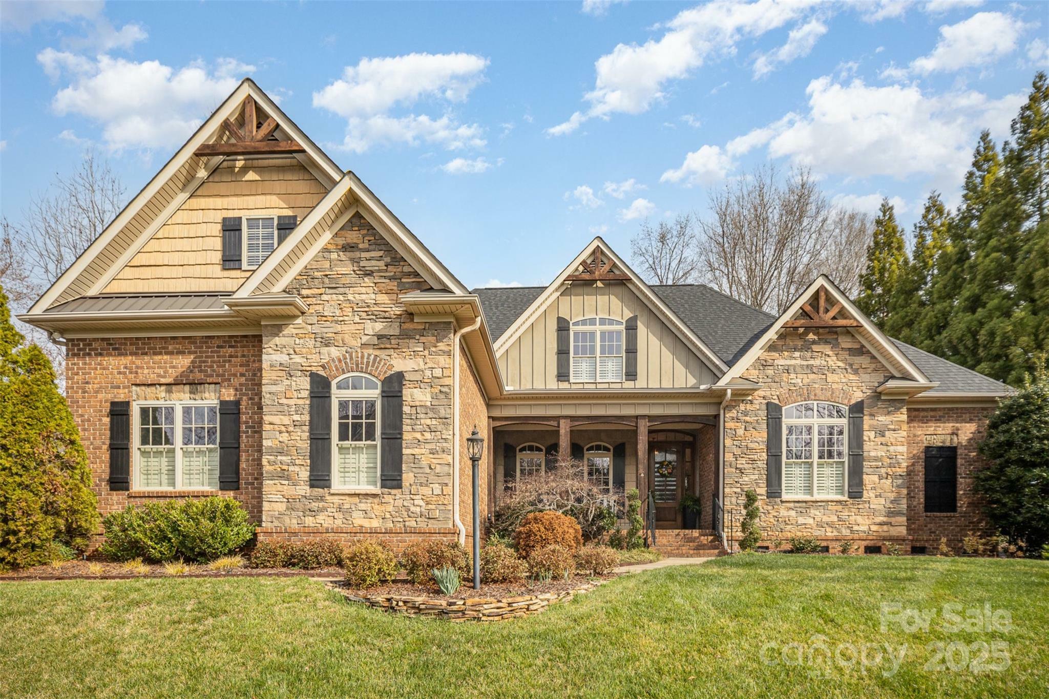Property Photo: 2028 Fitzhugh Lane NC 28104