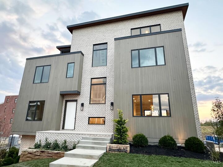 2920 Three Oaks Lane  Cincinnati OH 45209 photo