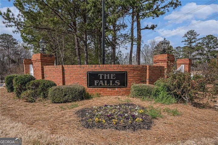 Property Photo: 190 The Falls Boulevard GA 30016