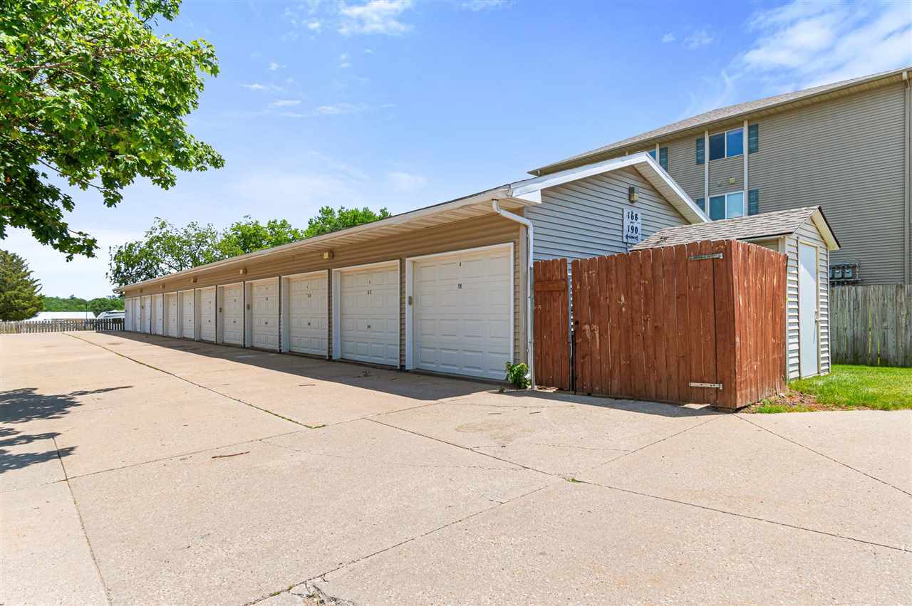 Property Photo: 186 Elm Ridge Dr IA 52317