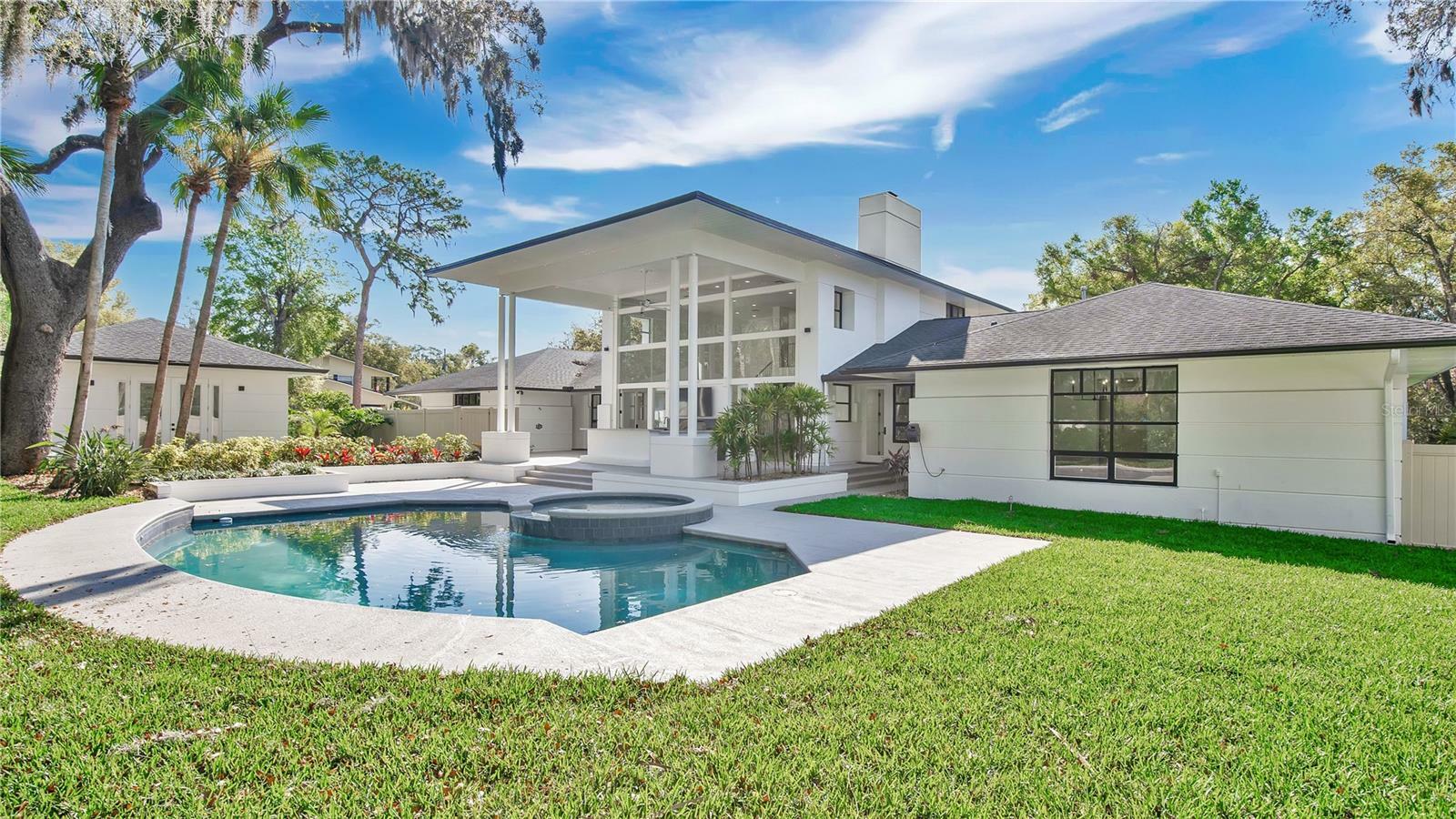 Property Photo: 409 W 2nd Avenue FL 34786