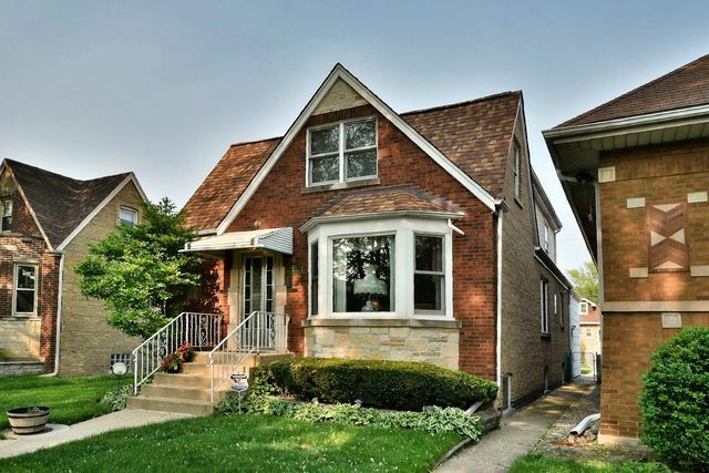 Property Photo:  6321 N Merrimac Avenue  IL 60646 