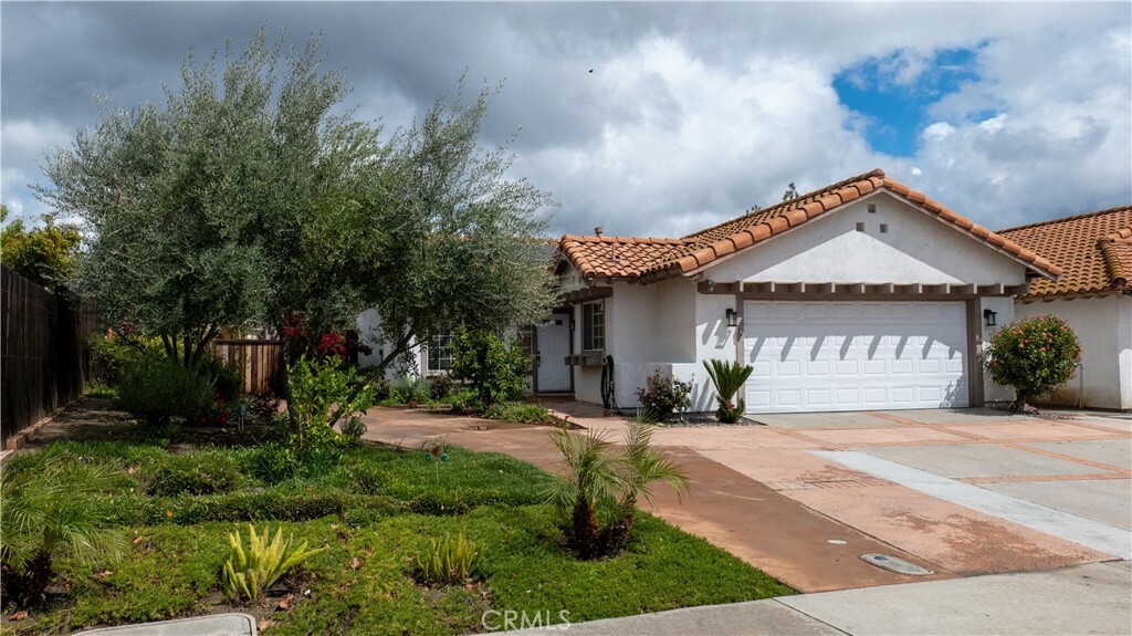 Property Photo:  39930 Ravenwood Drive  CA 92562 