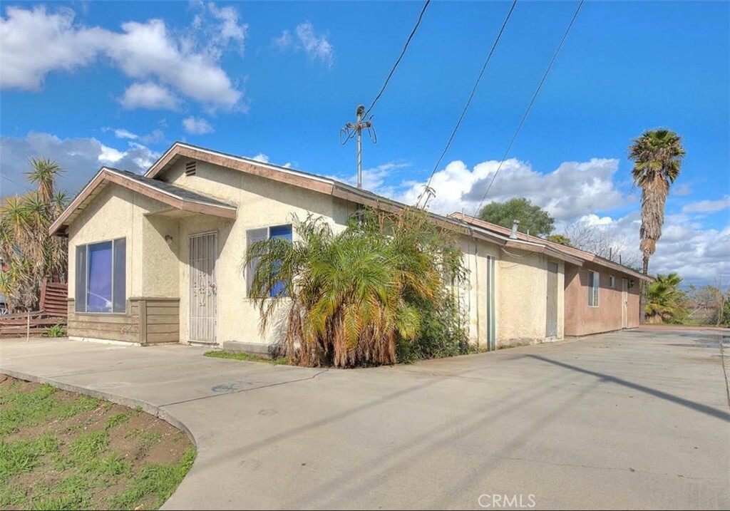 9787 Cedar Avenue  Bloomington CA 92316 photo