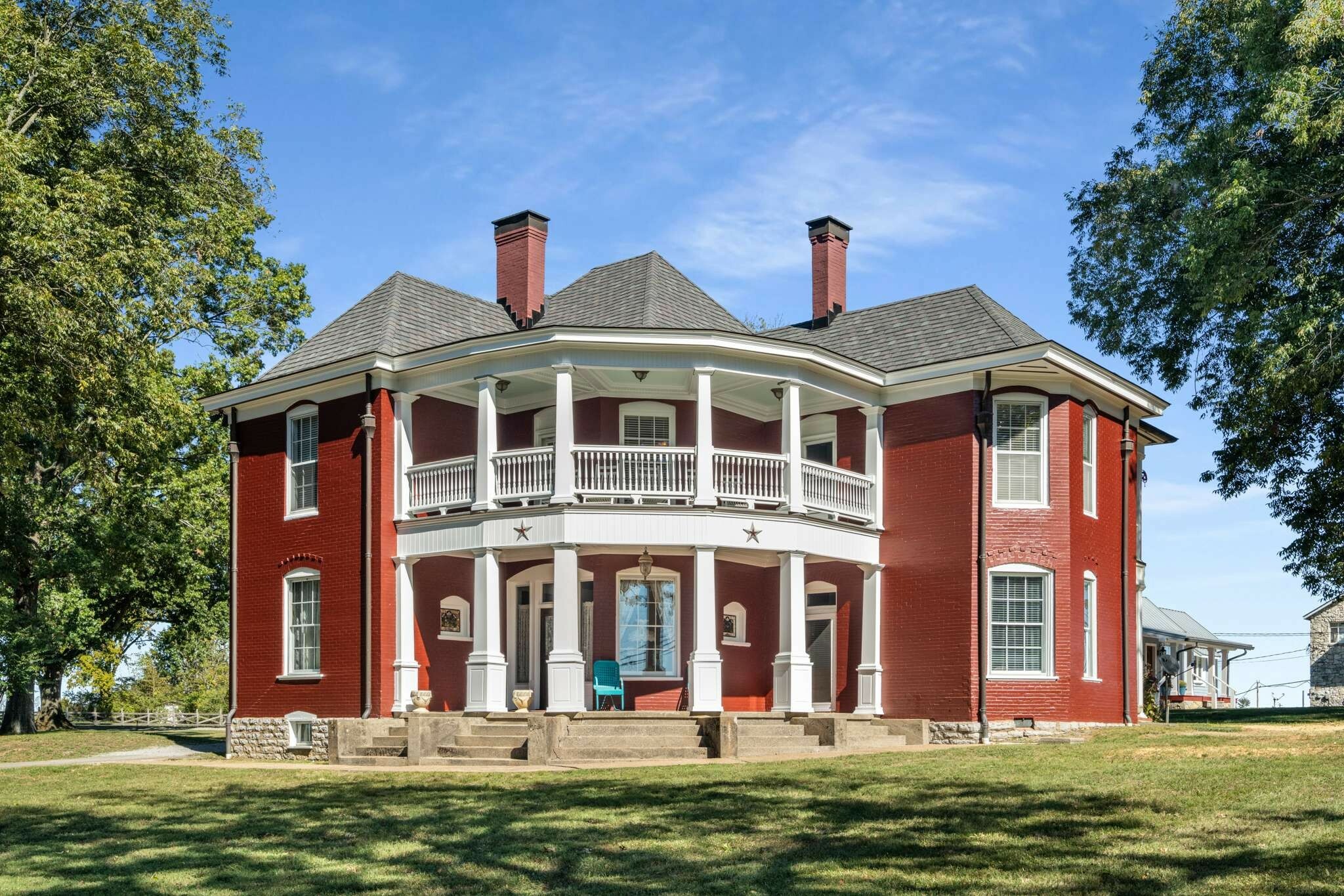 Property Photo: 319 E Hill Ave TN 37091
