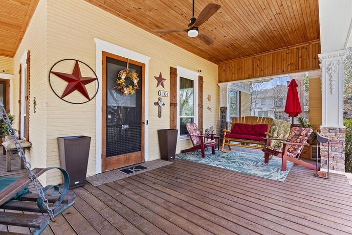 Property Photo:  1104 W Bond Street  TX 75020 