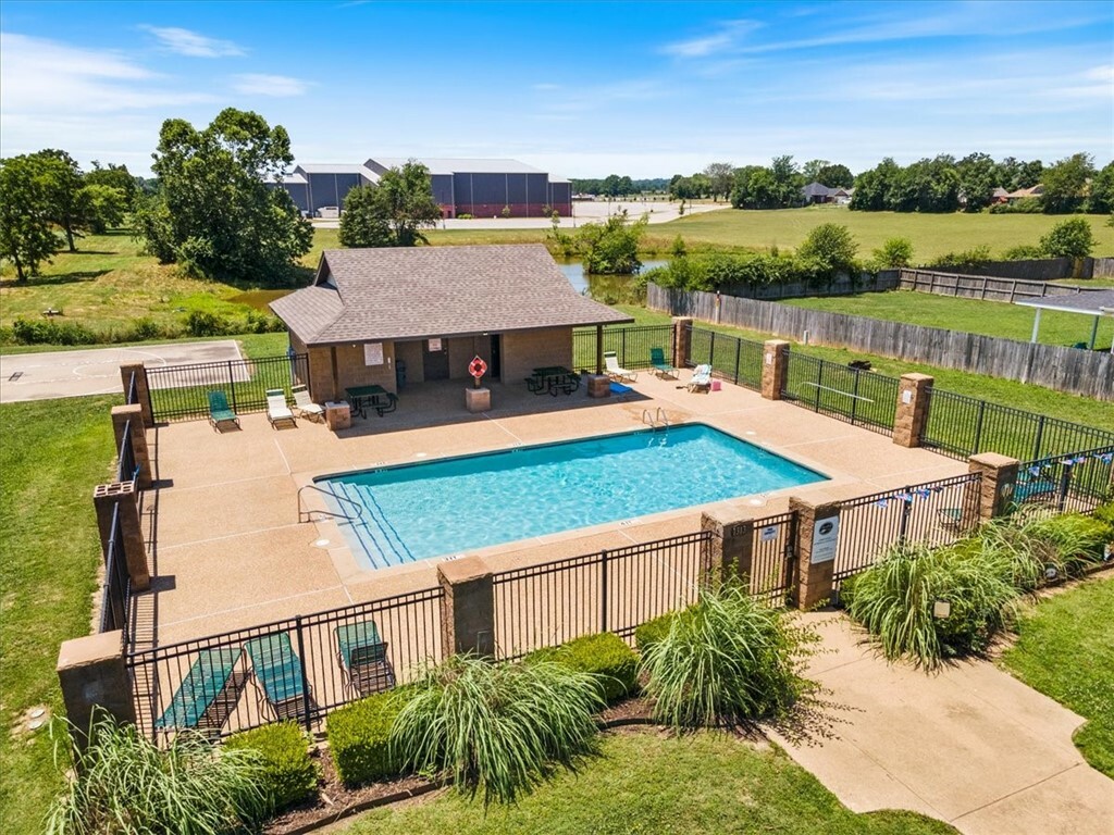 Property Photo: 1408 St Claire Street AR 72751