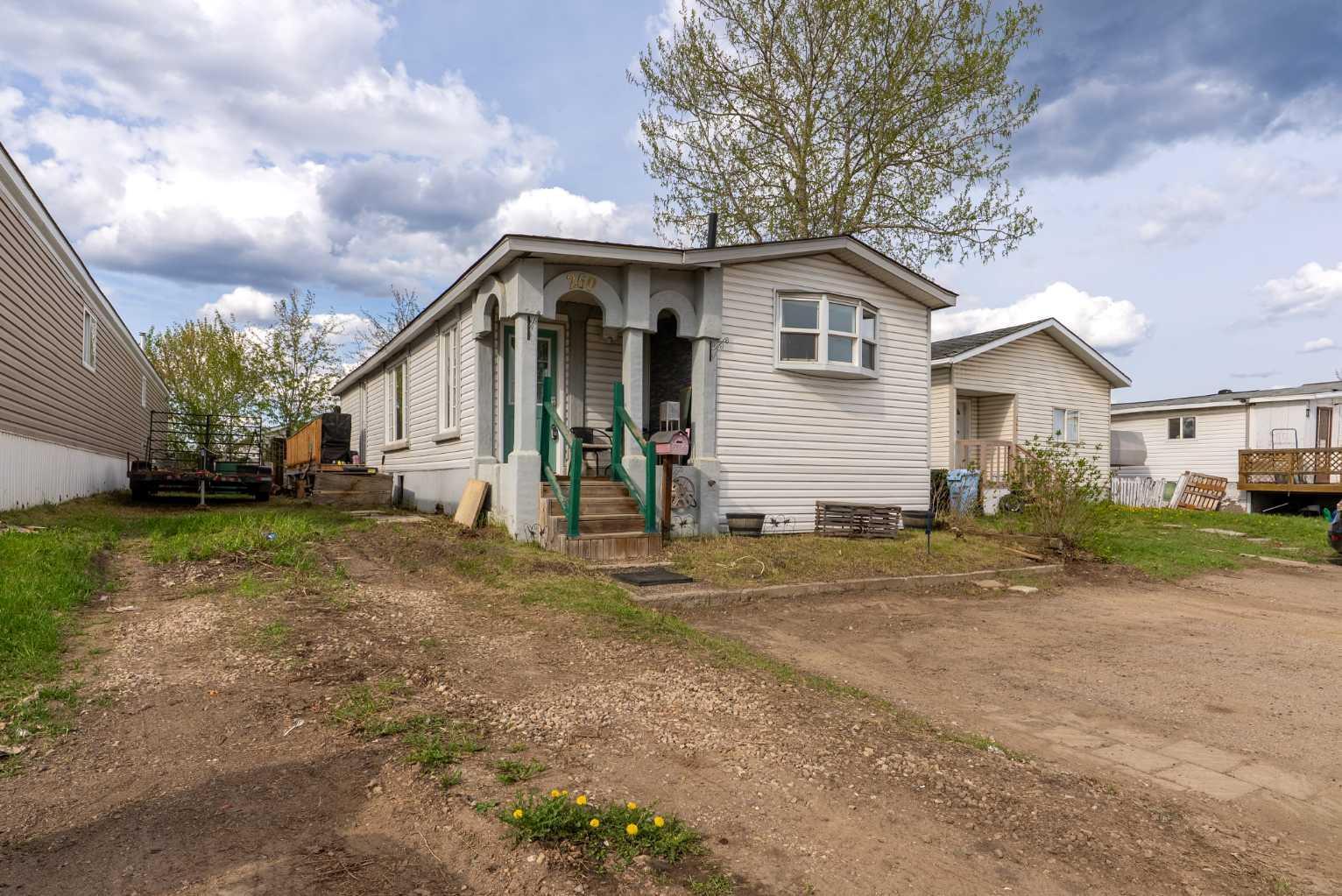 Property Photo: 260 Greenwich Lane AB T9H 3Z3