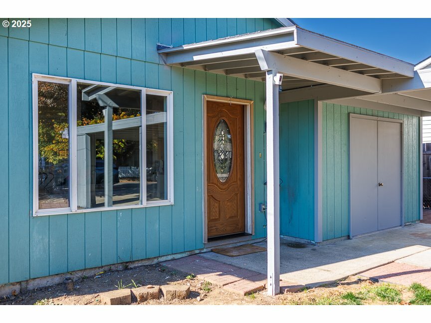6643 SE 90th Ave  Portland OR 97266 photo