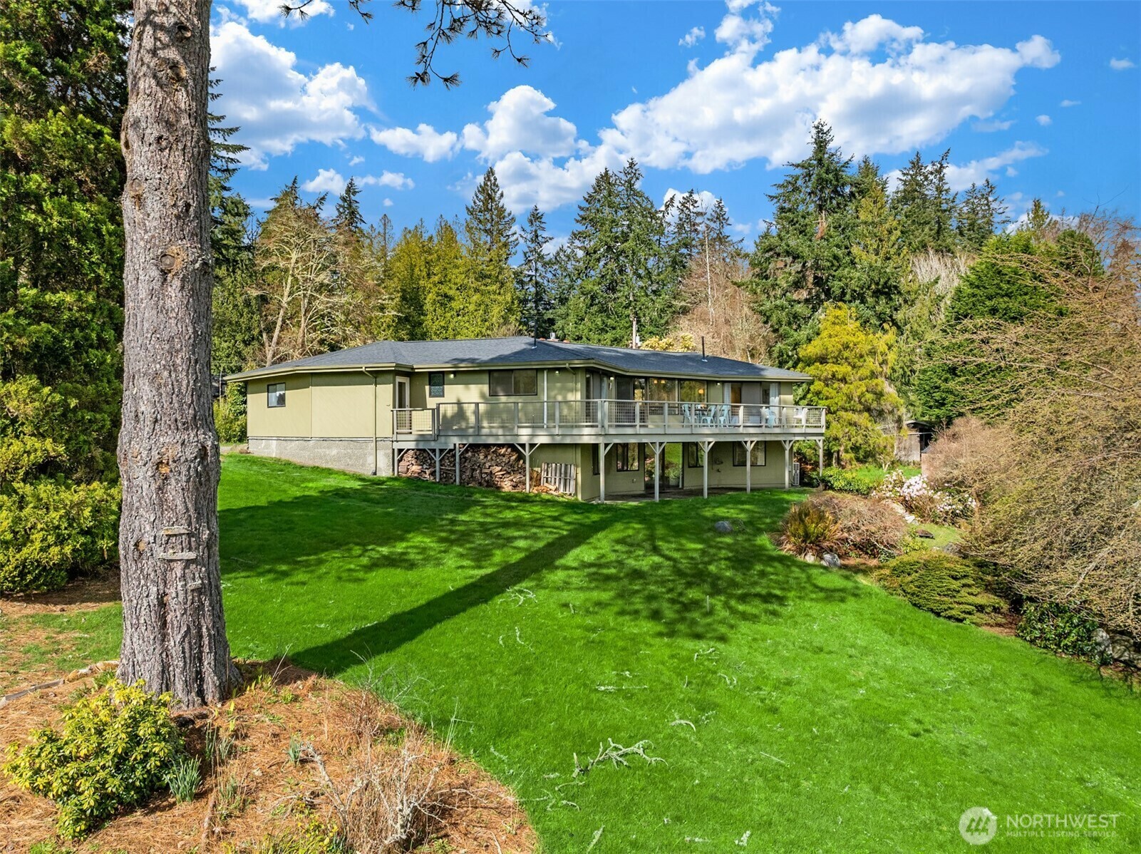 Property Photo: 15630 94th Avenue SW WA 98070