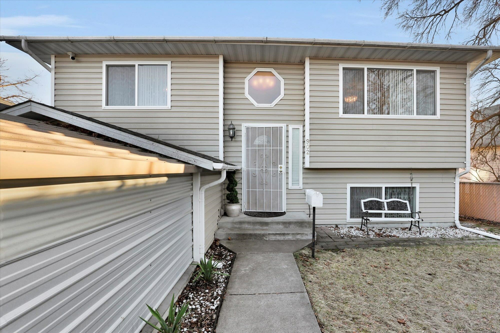 Property Photo:  902 E Crown Ave  WA 99207 