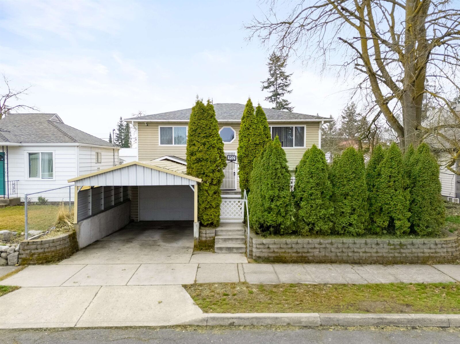 Property Photo:  902 E Crown Ave  WA 99207 