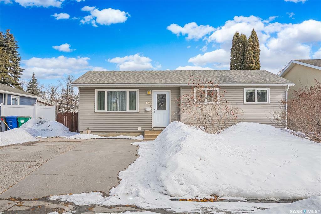 425 McMaster Crescent  Saskatoon SK S7H 4E8 photo